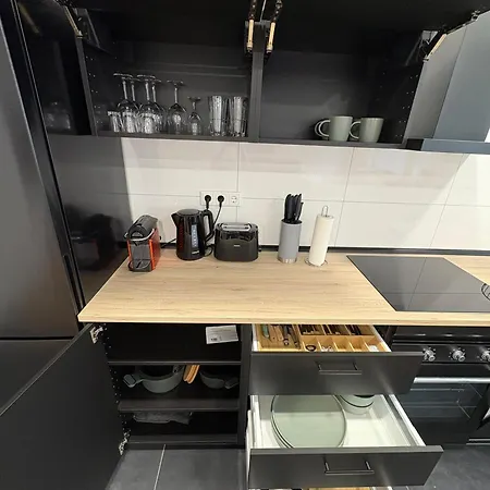 Ruehome Apartment